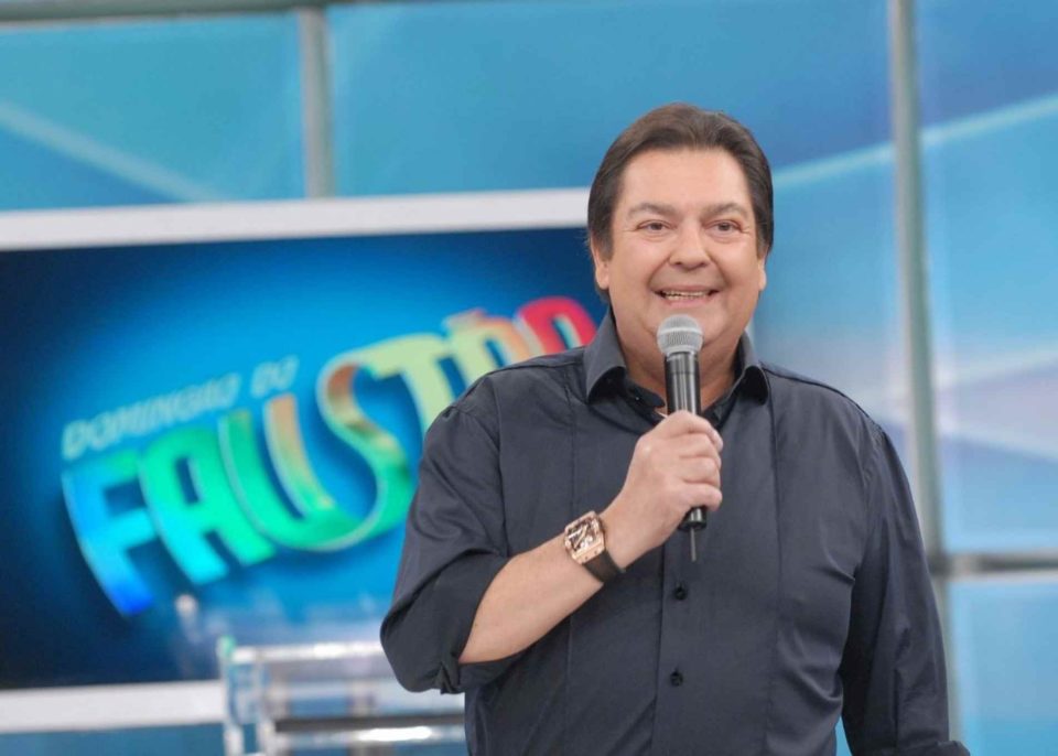 Após saída da Globo, Faustão deve assinar contrato com Band