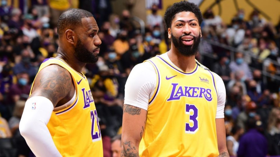 Lakers vencem em casa e abrem 2 a 1 na série contra os Suns