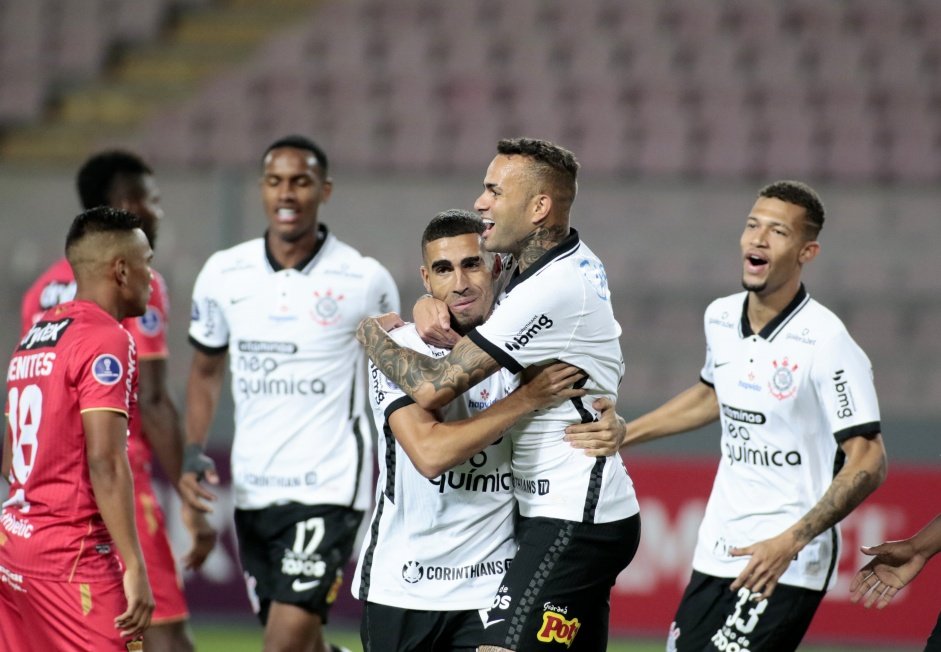 Corinthians vence a primeira na Copa Sul-Americana