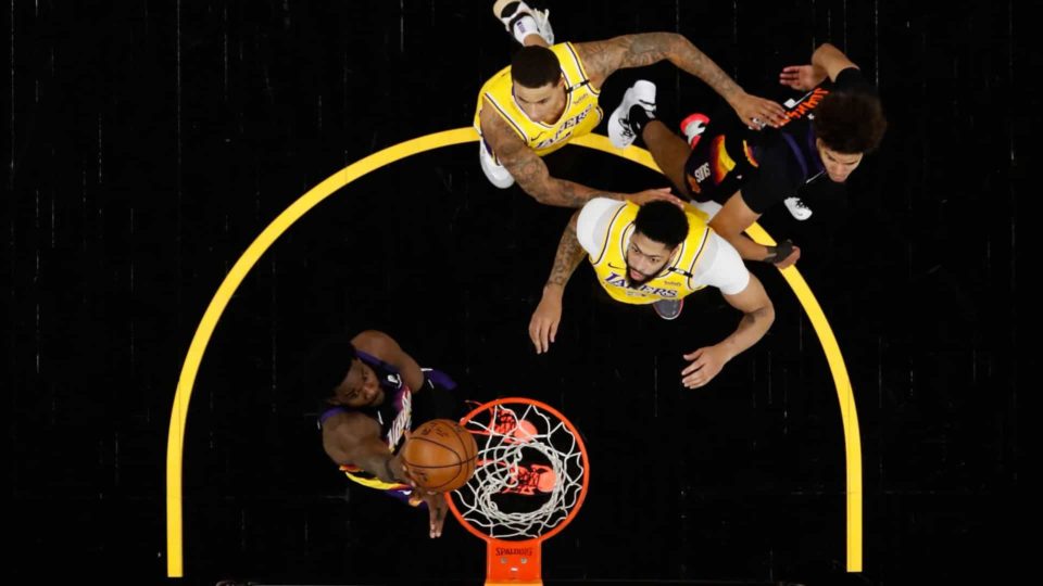 Lakers se recuperam e empatam série contra o Phoenix