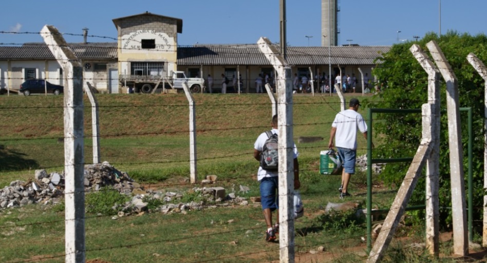 Mais de 380 presos são beneficiados com saída temporária