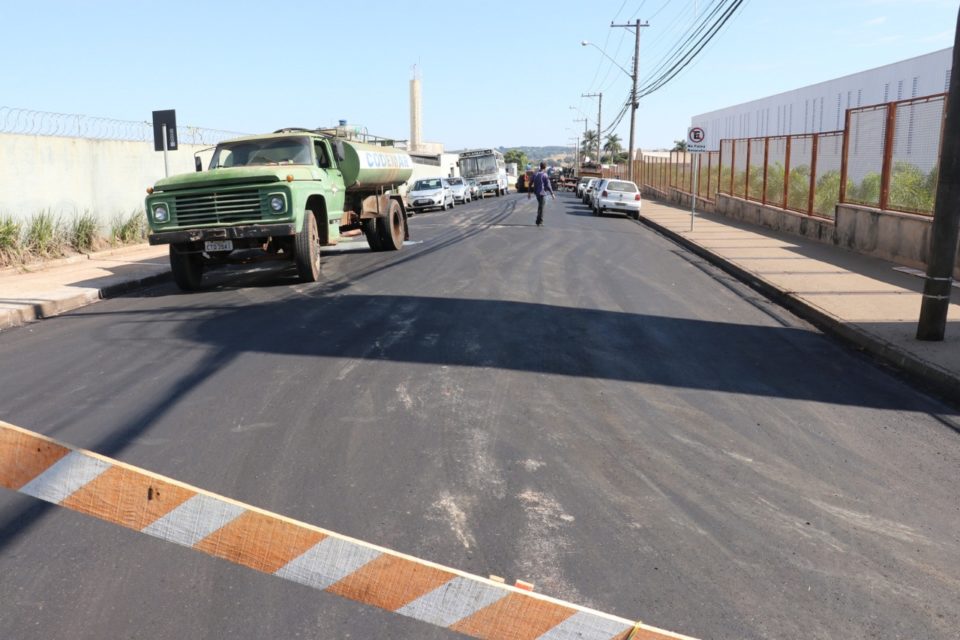 Prefeitura e Codemar fazem recape da rua Maria Batistão na zona Norte