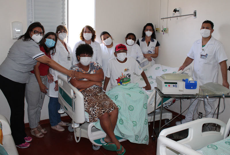 Paciente da Santa Casa há dez anos passa a ser assistido onde reside