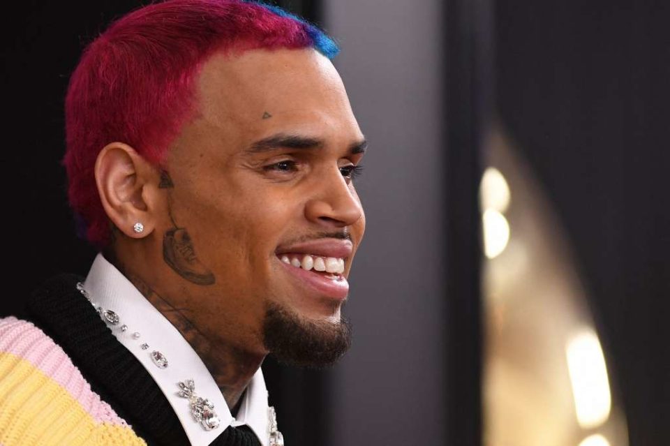 Chris Brown é investigado após mulher acusá-lo de agressão