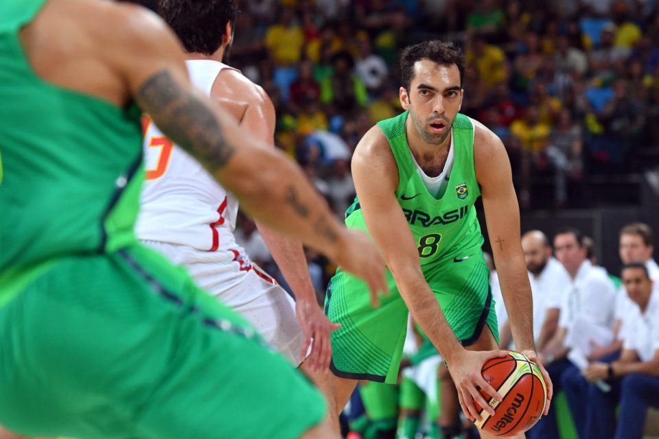 Benite reforça treino da seleção de basquete