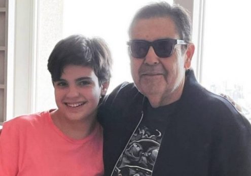 Faustão aparece em foto com filho depois de receber alta médica