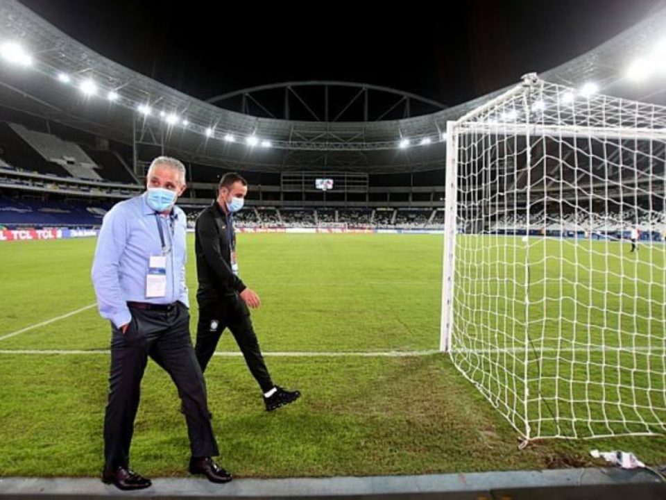 Engenhão tem mais gente fora do que dentro do estádio
