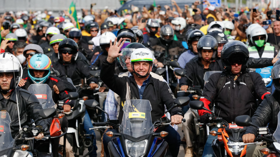 Bolsonaro sai em motociata pela cidade de São Paulo