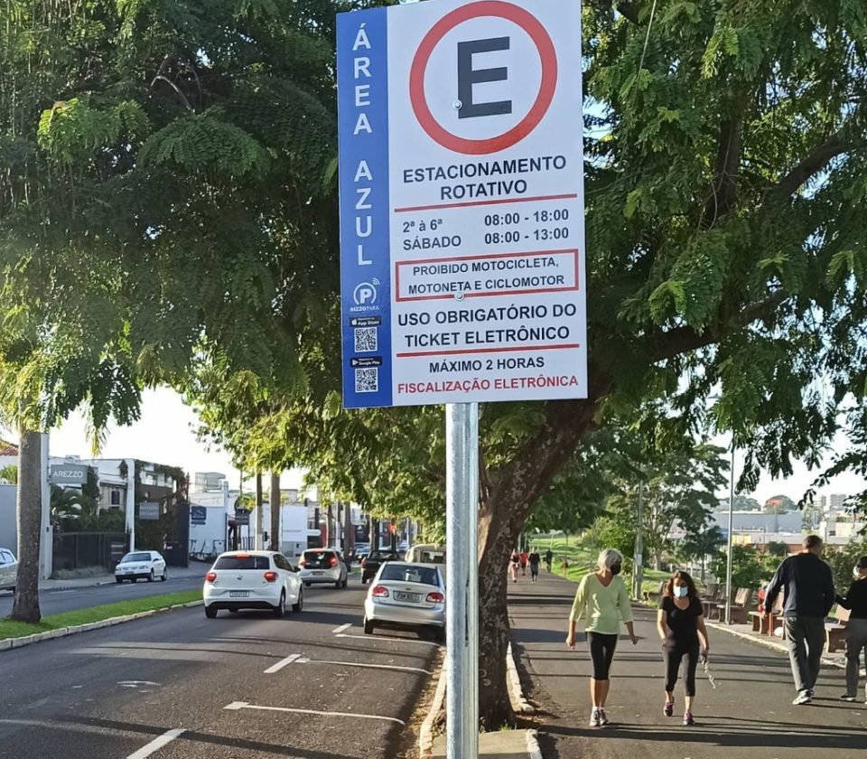 População se revolta com Zona Azul na avenida das Esmeraldas