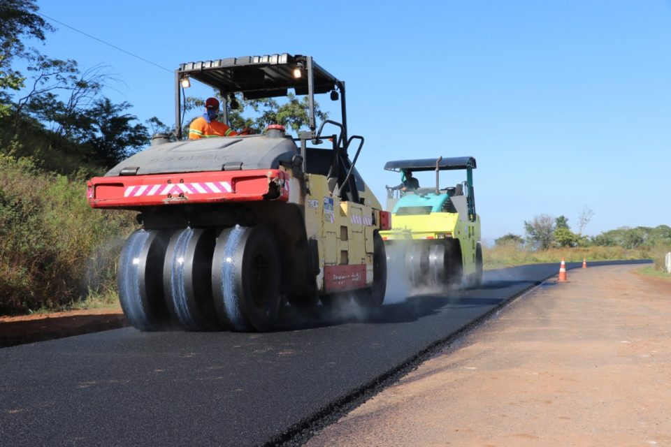 Recape da estrada vicinal de Avencas deve ser concluído até a próxima semana