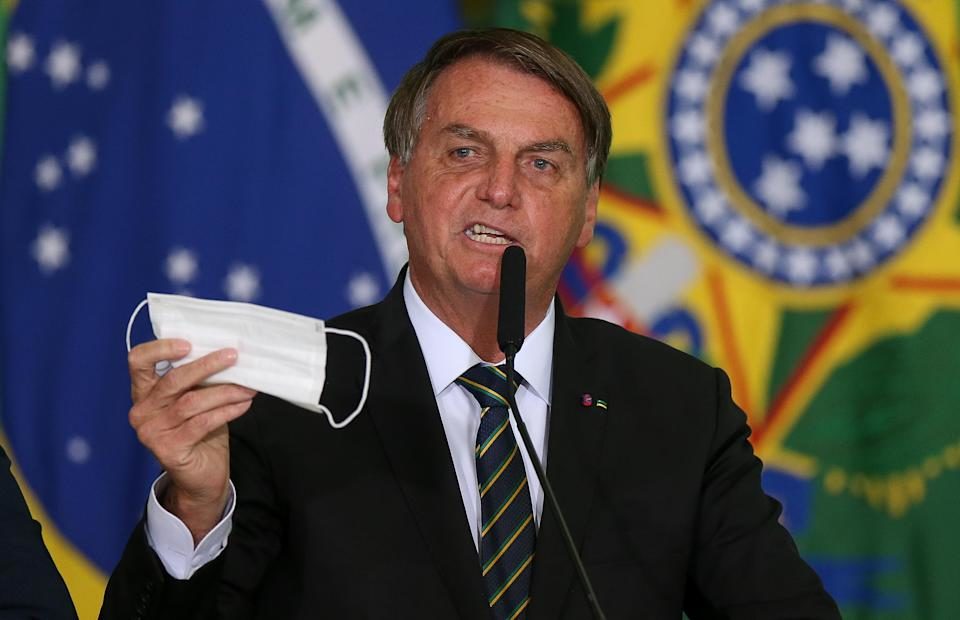 Bolsonaro volta a defender queda da obrigatoriedade de máscaras