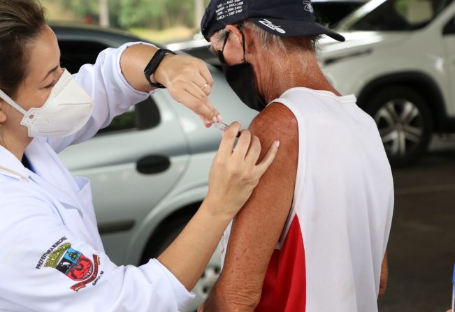 Garça abre vacinação de moradores de 30 anos