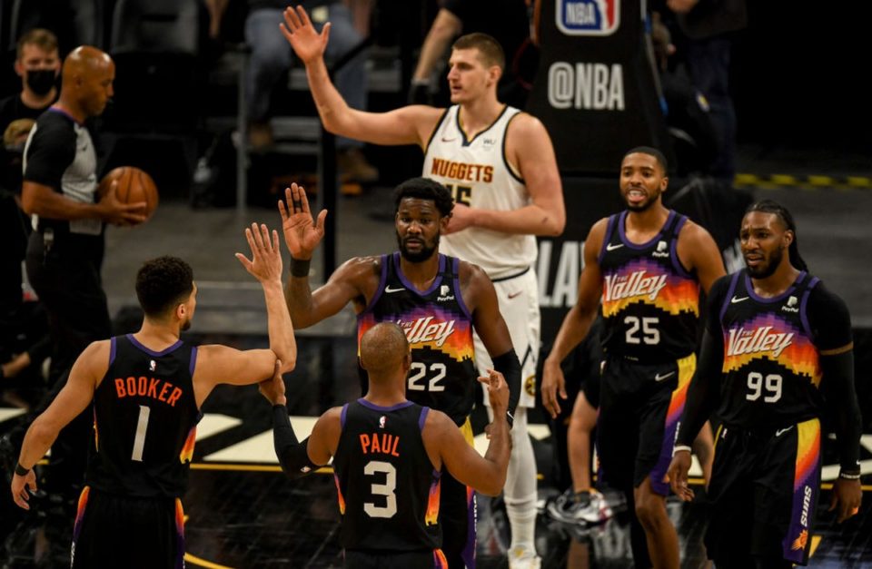 Phoenix Suns atropelam os Nuggets e abrem 2 a 0 na série