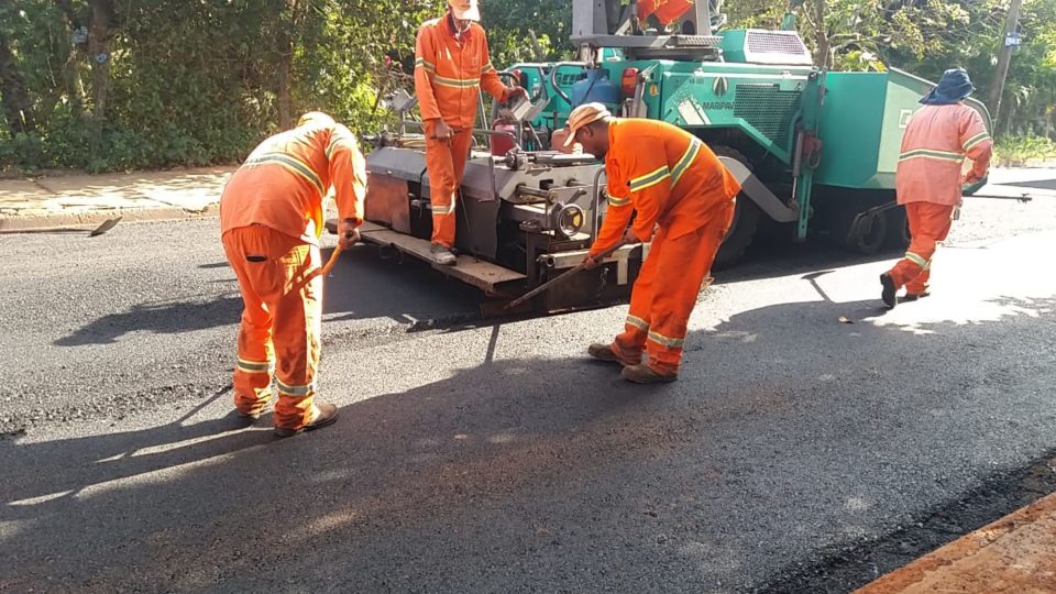 Prefeitura finaliza pavimentação da rua Emaús