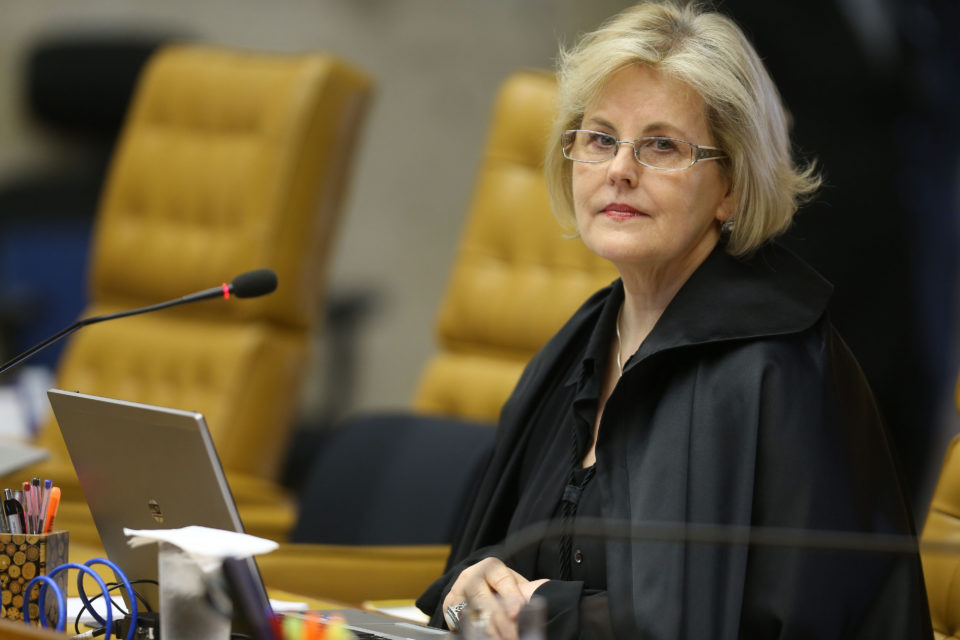 STF: Rosa encaminha à PGR notícia-crime contra Bolsonaro