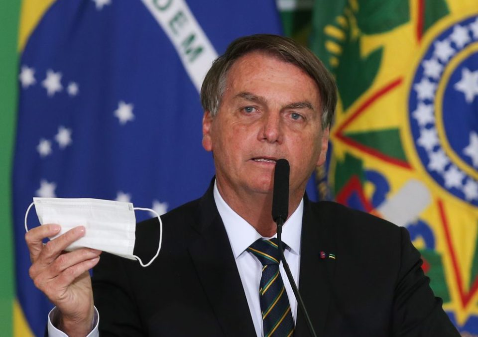Bolsonaro quer desobrigar o uso de máscara para vacinados