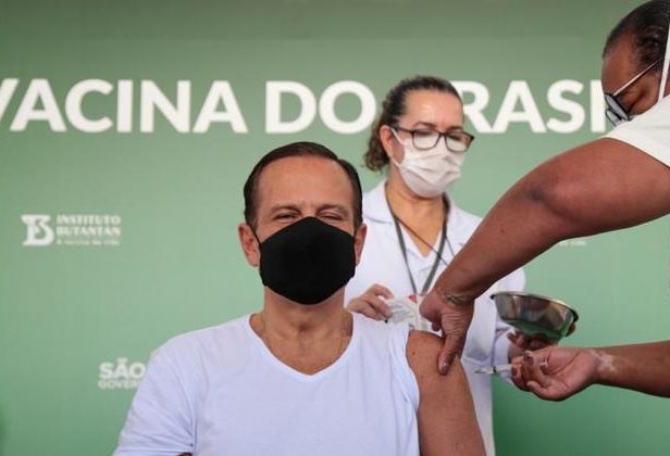 Doria recebe 2ª dose da Coronavac na véspera do ‘Dia D’