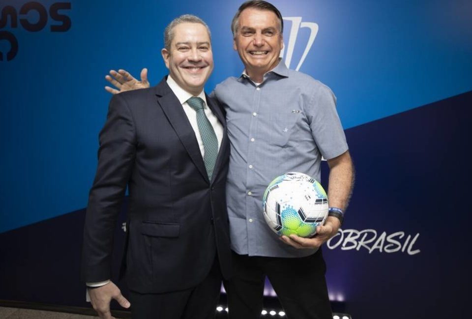 Bolsonaro confirma Copa América no Brasil e anuncia sedes