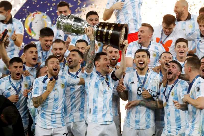 Messi celebra ‘tirar peso das costas’ com a Argentina