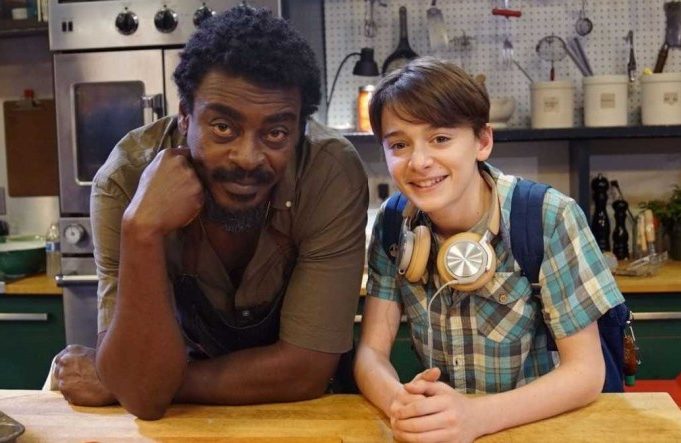 Filme com Seu Jorge e ator de Stranger Things estreia no Brasil