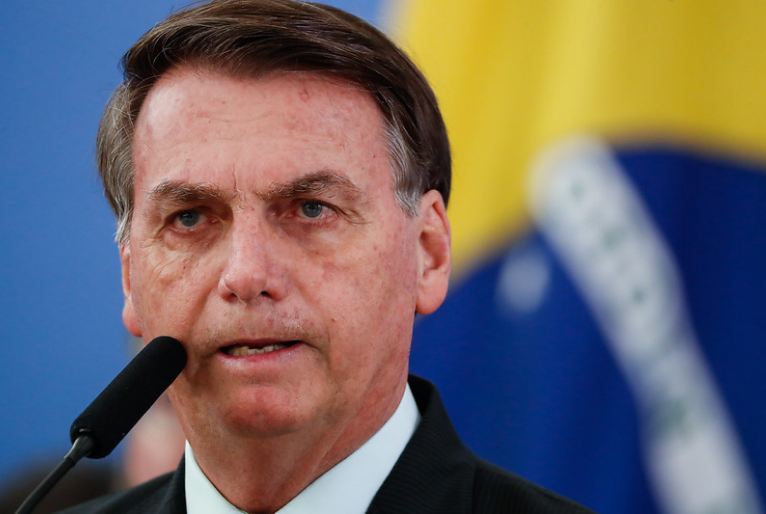 Bolsonaro é internado para exames após dores abdominais