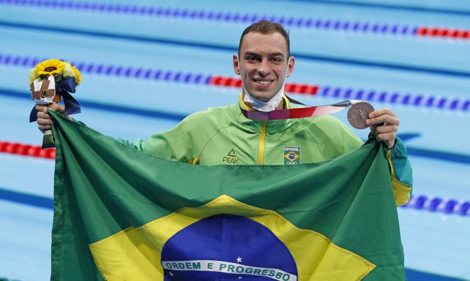 Fernando Scheffer brilha nos 200m livre e fatura bronze