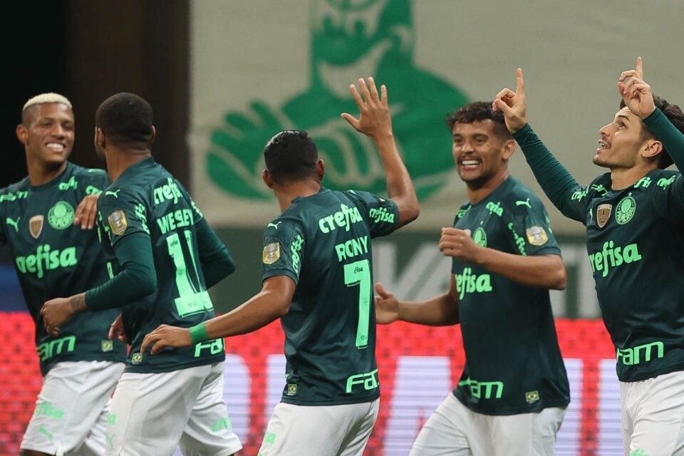 Palmeiras bate Grêmio por 2 a 0 e vira líder do Brasileirão