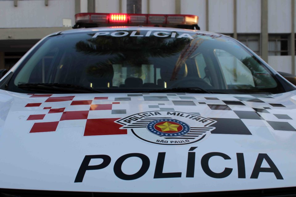 PM recupera carro de auxiliar na Vila Barros