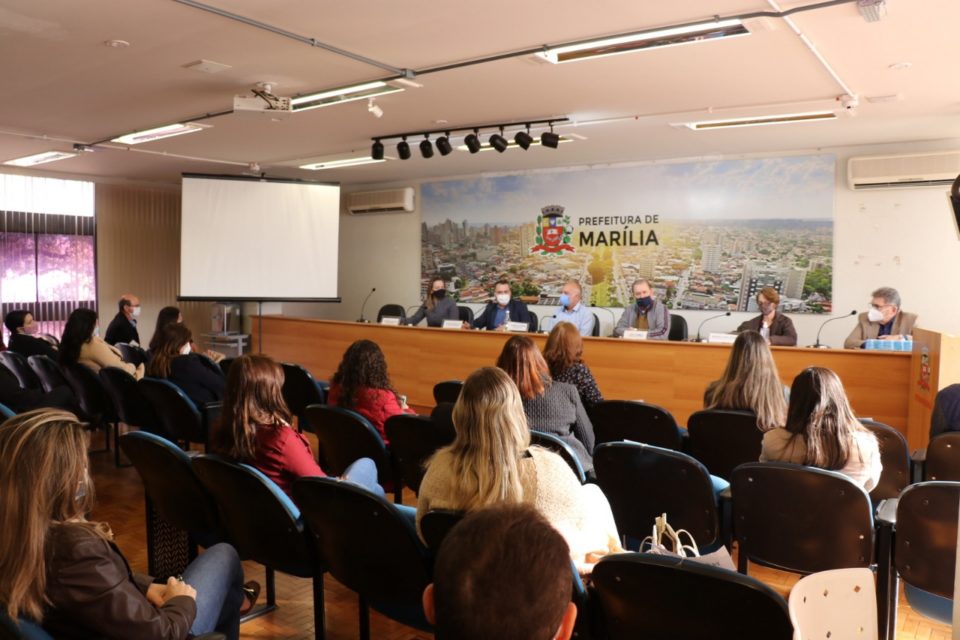 Prefeitura premia os gestores das escolas municipais