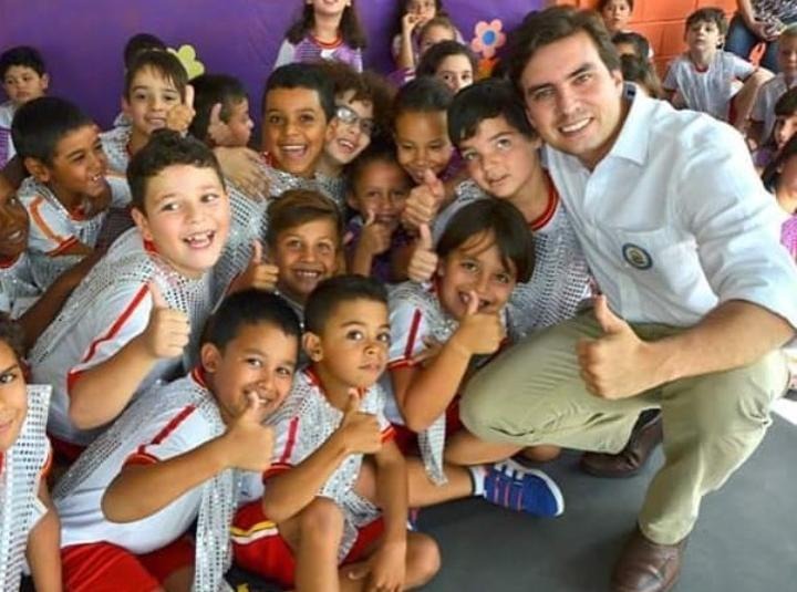 Vinicius conquista expansão do Programa Tempo Integral para escolas