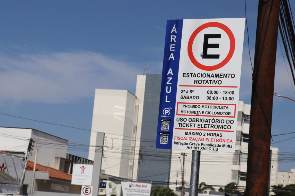 Empresa inicia operação da Zona Azul; cobrança começa em agosto