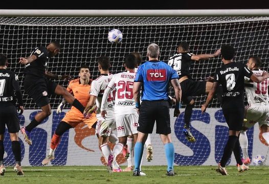 São Paulo mantém jejum após derrota para Bragantino