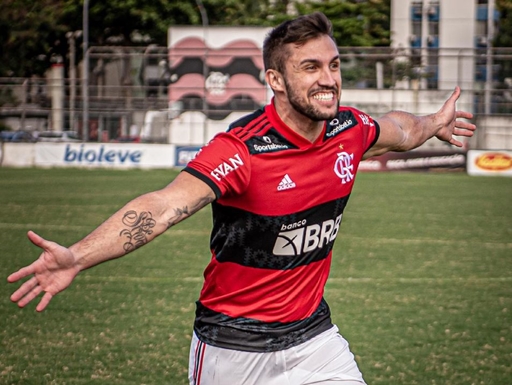 Arthur Picoli, ex-‘BBB 21’, assina com o Flamengo