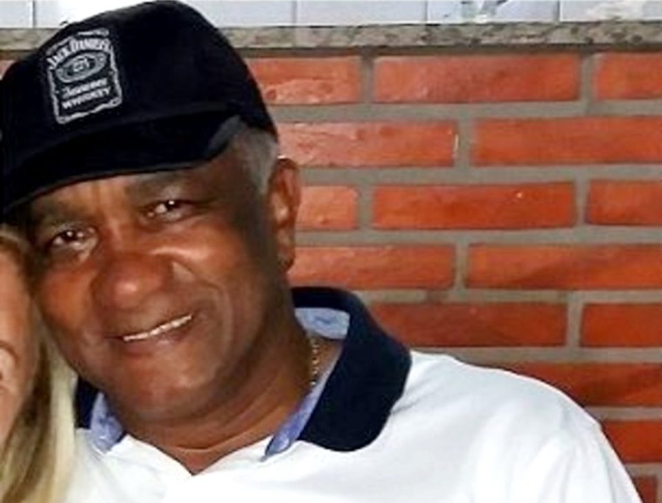 Empresário é prensado por elevador em casa luxuosa