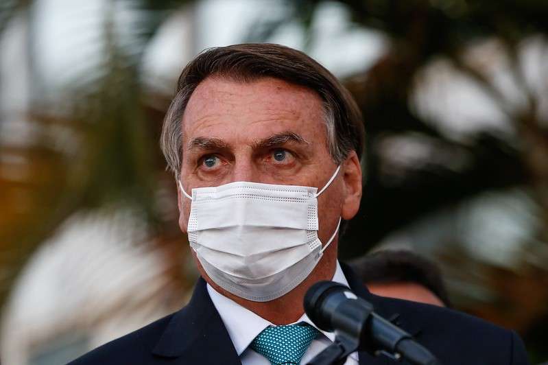 Bolsonaro afirma que Aziz desviou R$ 260 milhões no Amazonas