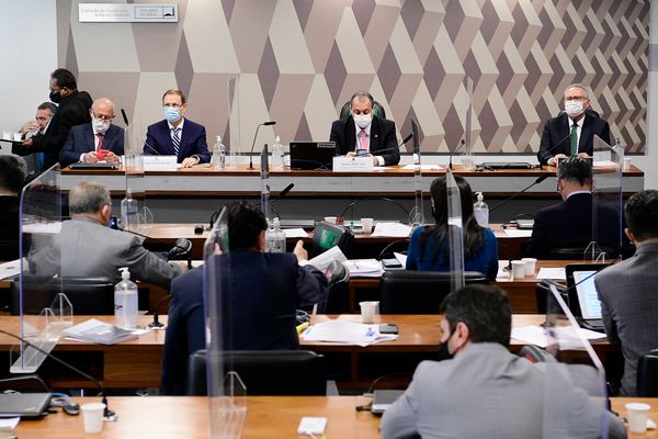 Senadores falam em CPI para apurar suposta ‘Rachadinha’