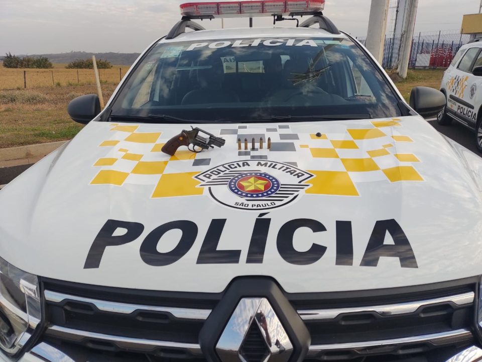 Homem é preso com arma na SP-333 em Marília