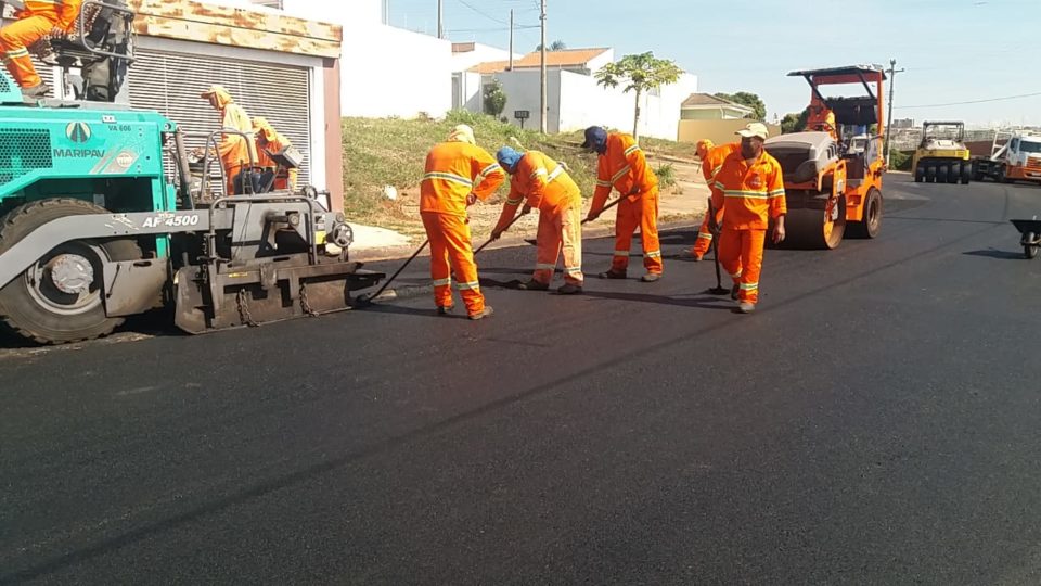 Prefeitura finaliza asfalto em rua na Vila Altaneira