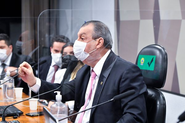Presidente da CPI chama Bolsonaro de ‘agressor de mulheres’