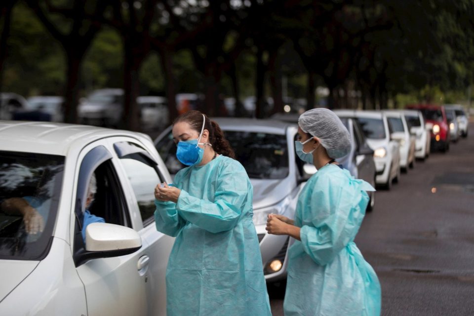 No interior de SP, falta de doses interrompe vacinação