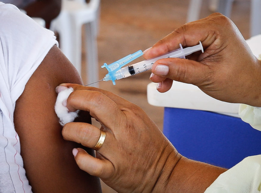 Cidade da região suspende vacinação contra a Covid