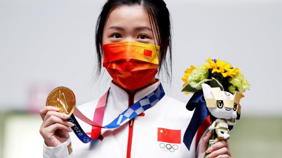 Chinesa do tiro esportivo fatura primeira medalha de ouro