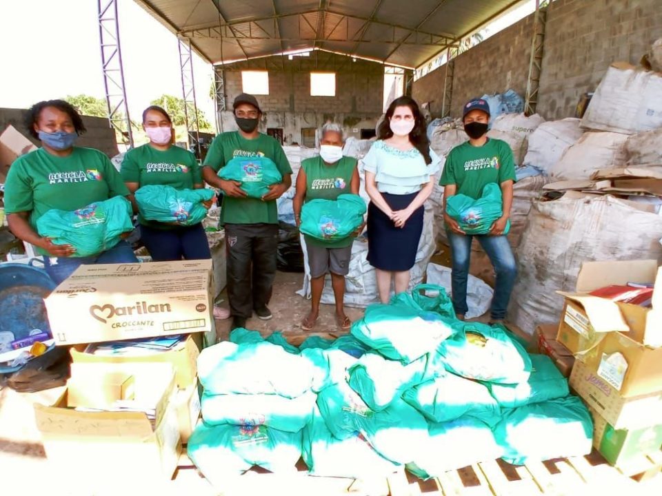 Fundo Social faz entrega de alimentos à Cooperativa Recicla Marília no JK