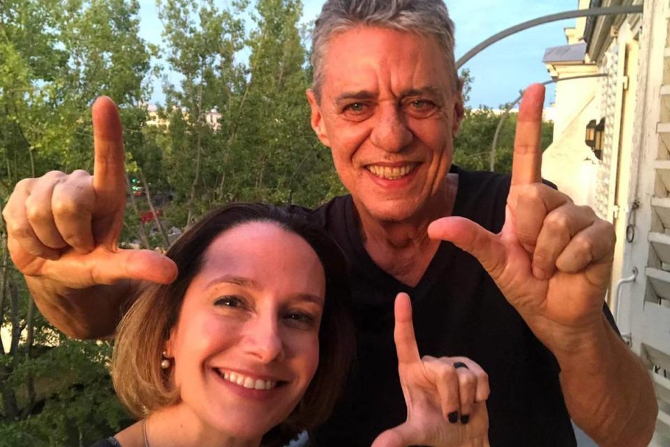 Chico Buarque e Carol Proner vão se casar em Petrópolis