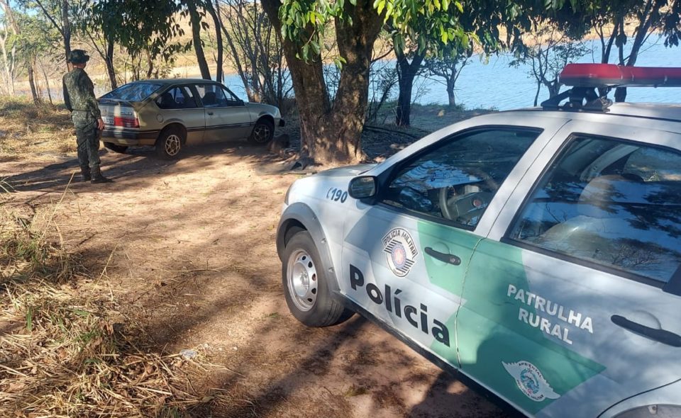 Carro furtado é encontrado com autor do crime