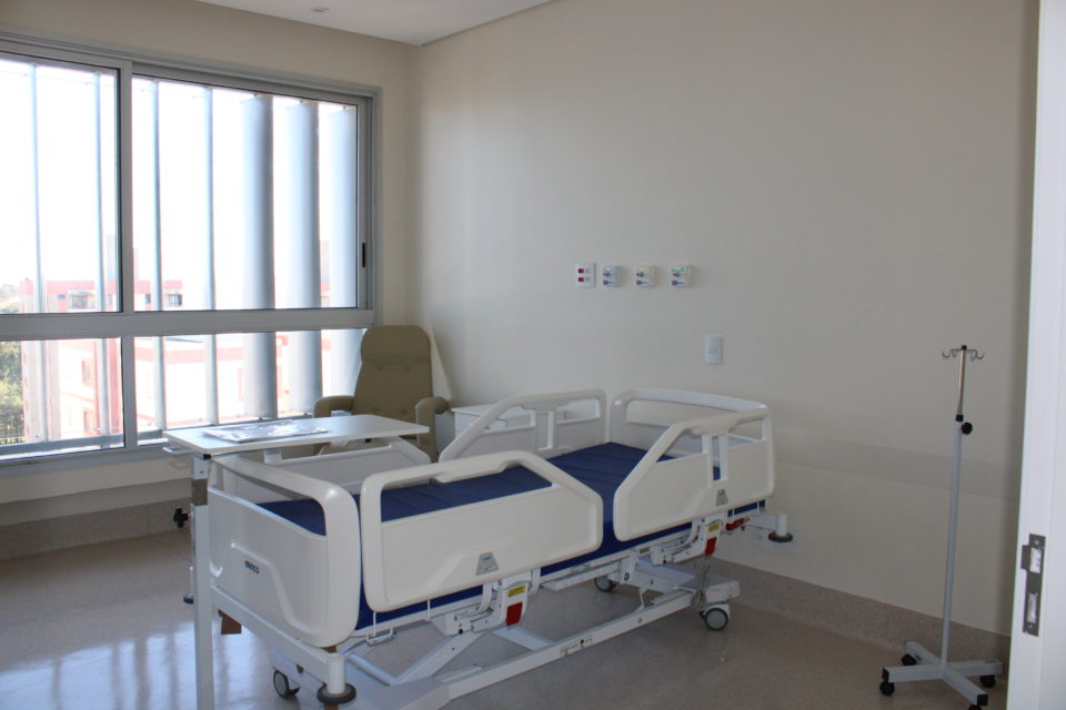Hospital Oncológico da Unimar é inaugurado e aguarda SUS