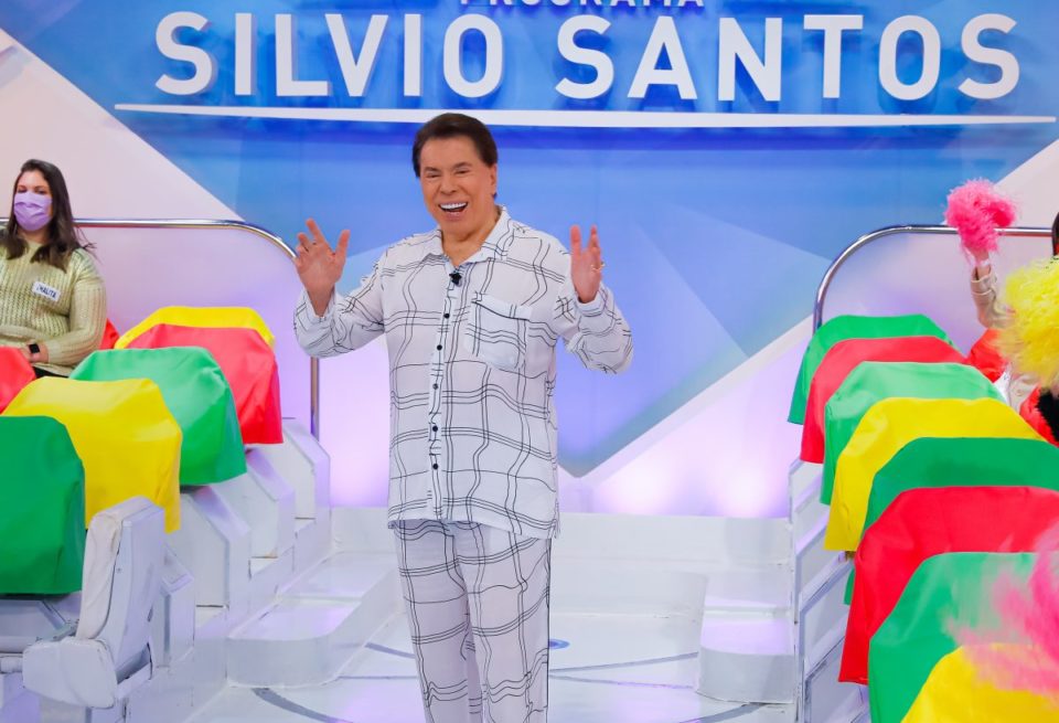 Silvio Santos é internado com covid-19 em São Paulo