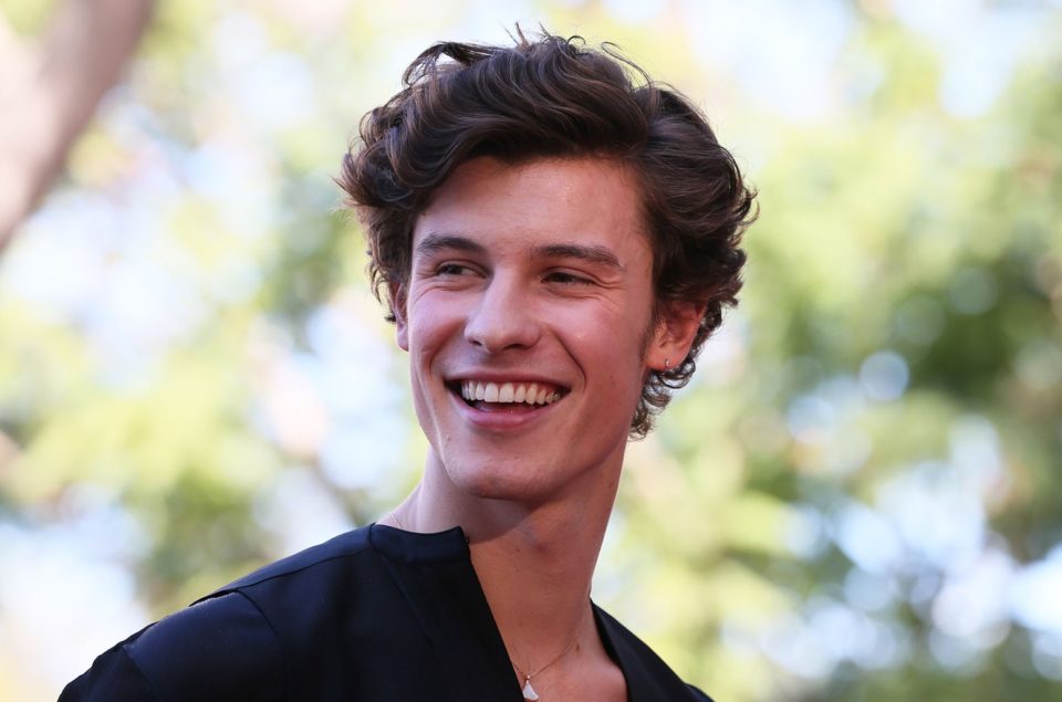 Shawn Mendes posta trecho de videoclipe com nova música