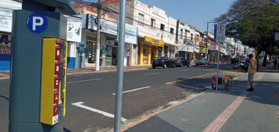 Zona Azul faz sobrar espaço para estacionar no Centro de Marília