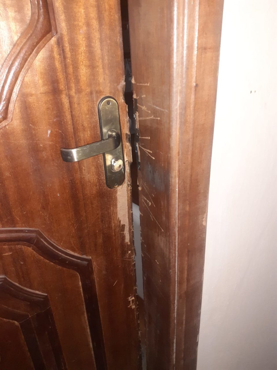 Populares detém homem que tentou furtar imóvel